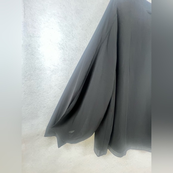 New The Limited  Woman's Top Size 2x  Black Balloon Sleeve Scoop Neck Button A20 - Picture 2 of 10